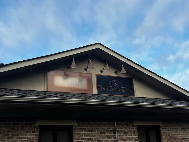 More Photos Of 1258 Mann Dr, Matthews Medical For Sale
