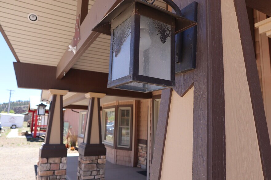 More Photos Of 173 Frontage Rd, South Fork Freestanding For Lease