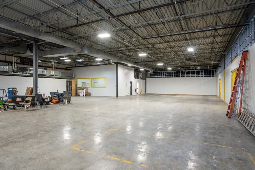 More Photos Of 6 Britton Dr, Bloomfield Warehouse For Lease