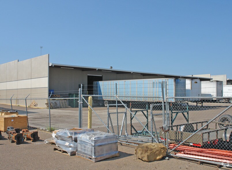 More Photos Of 8405-8407 El Gato Rd, Laredo Warehouse For Lease