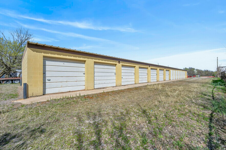 More Photos Of 1505 N Main St, Newcastle Warehouse For Sale