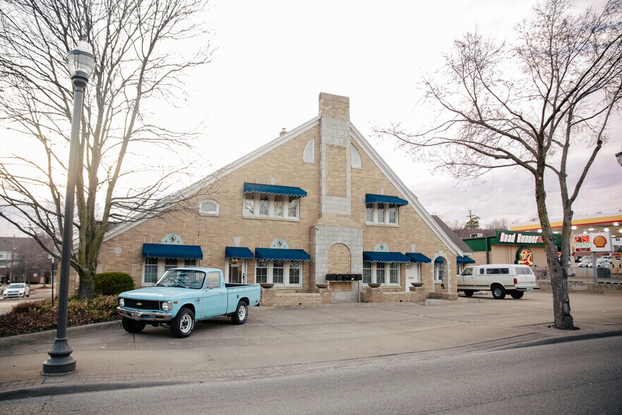 More Photos Of 355 N College Ave, Fayetteville Office For Sale