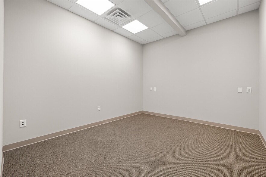 More Photos Of 7446 Shallowford Rd, Chattanooga Medical For Lease