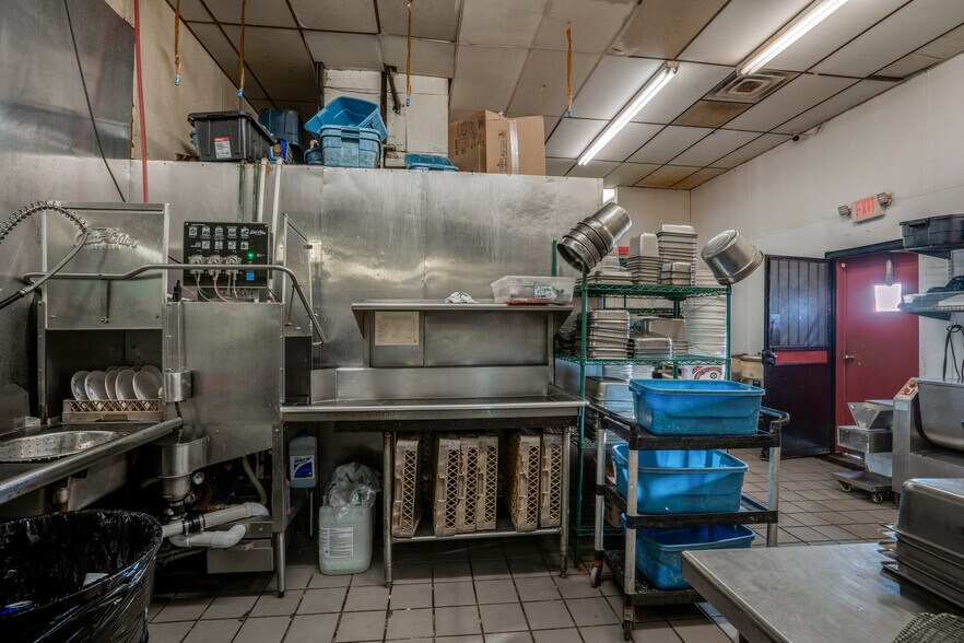 More Photos Of 4516 Maplewood Ave, Wichita Falls General Retail For Sale