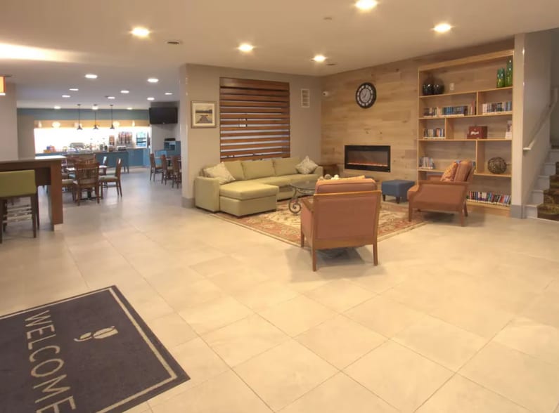 More Photos Of 2721 69th Avenue Ct, Moline Hotel For Sale