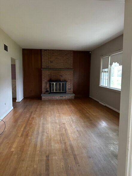 More Photos Of 73 Berlin Cross Keys Rd, Williamstown Specialty For Sale