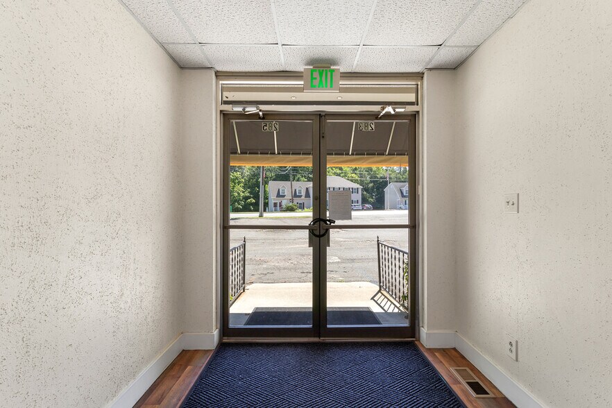 More Photos Of 279 N Main St, Kilmarnock General Retail For Sale