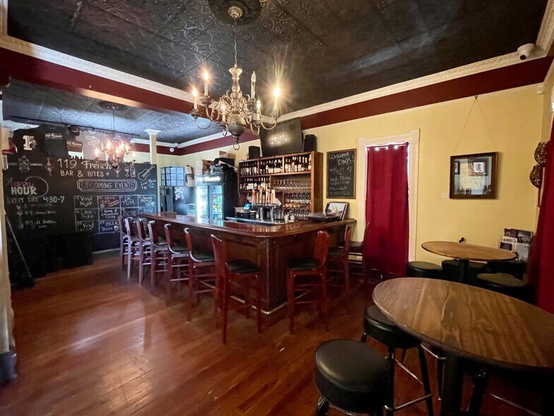 More Photos Of 117 S French Ave, Sanford Restaurant For Lease
