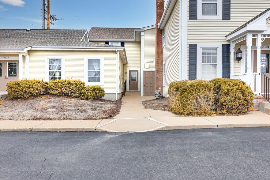 More Photos Of 16962 Manchester Rd, Grover Office For Lease