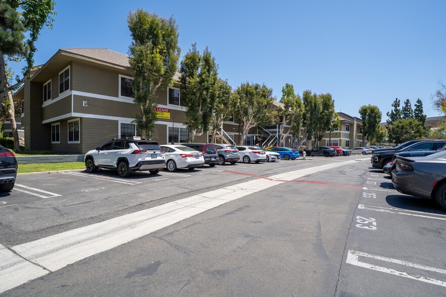 More Photos Of 2900 Bristol St, Costa Mesa Office For Sale