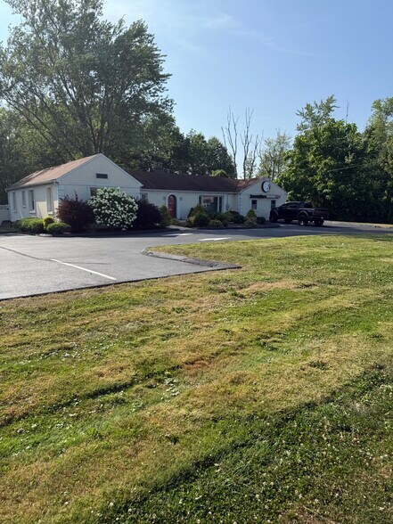 Primary Photo Of 609 Newfield St, Middletown Office For Sale