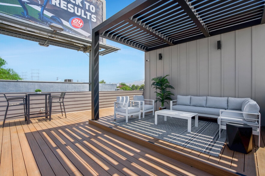 More Photos Of 10440 Burbank Blvd, North Hollywood Office For Sale