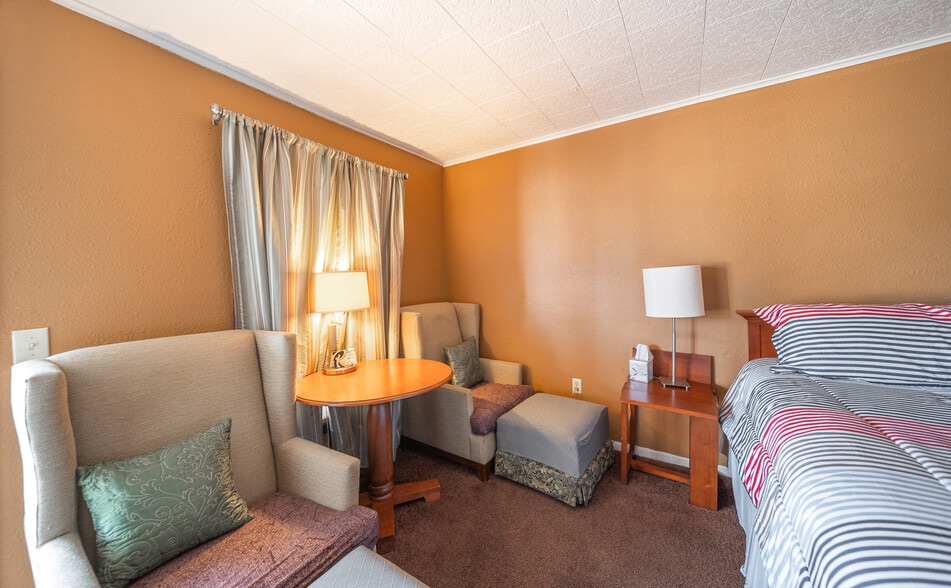 More Photos Of 812 S Bishop Ave, Rolla Hotel For Sale