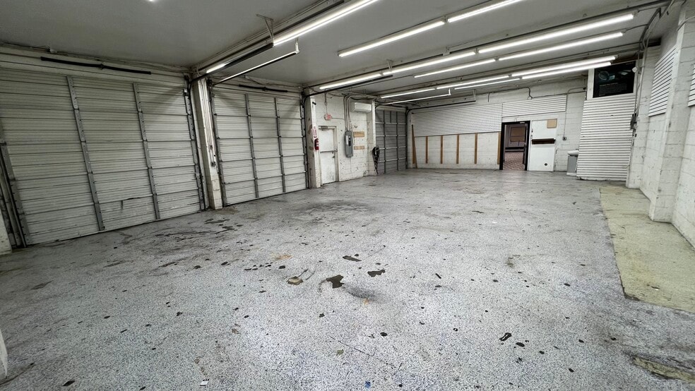More Photos Of 894 E Little Creek Rd, Norfolk Auto Repair For Sale