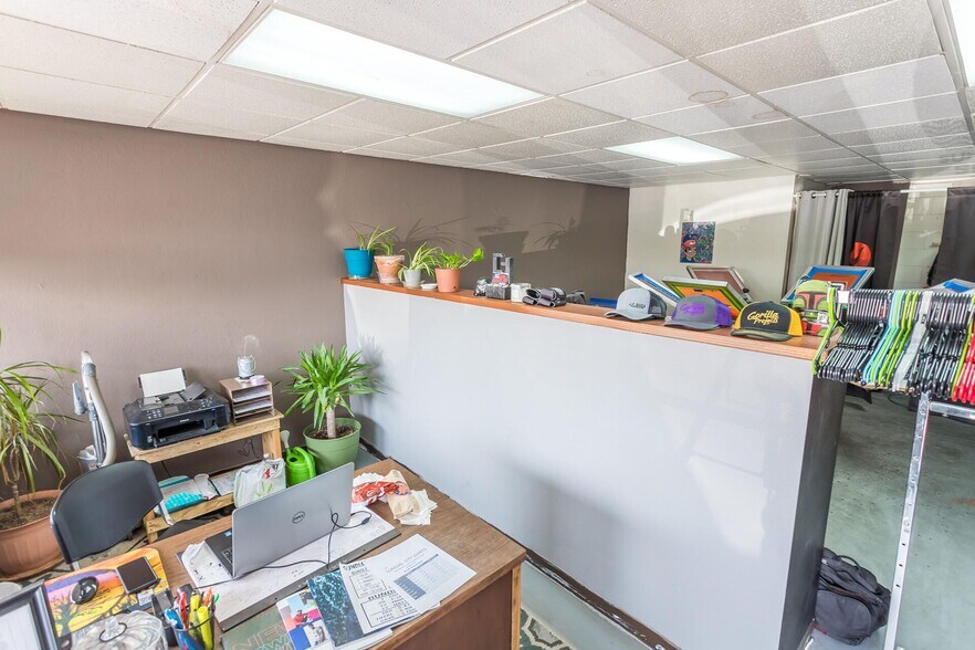 More Photos Of 1556 Hartnell Ave, Redding Office For Sale