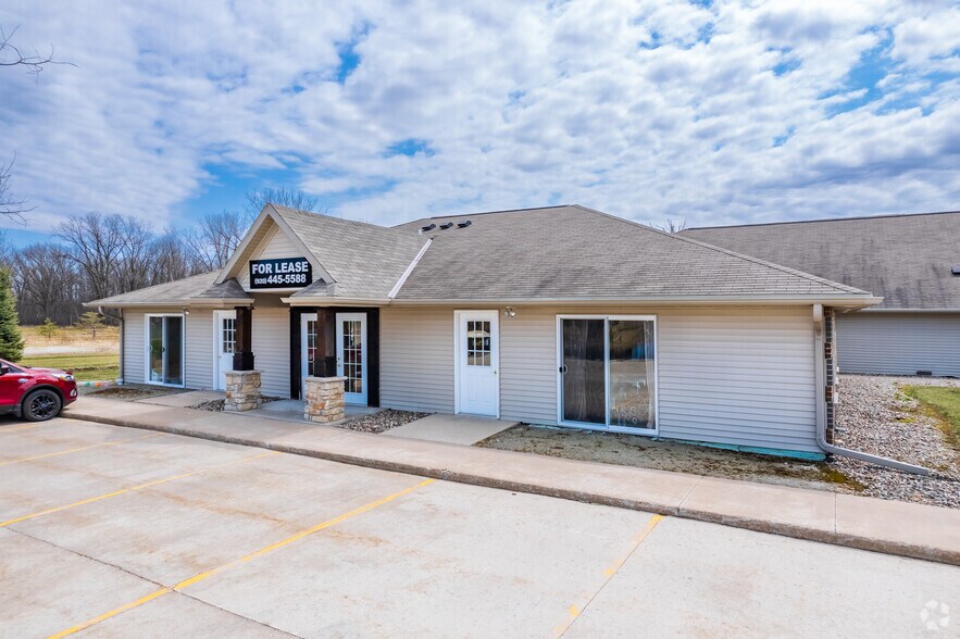 More Photos Of 2784 Deerfield Ave E, Suamico Medical For Lease