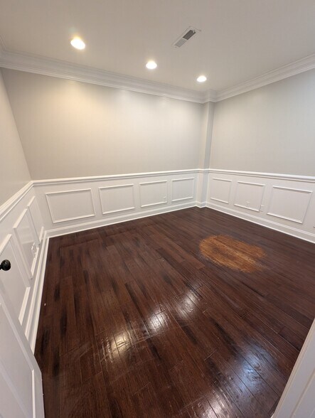 More Photos Of 1317 Cedar Lane Rd, Greenville Light Manufacturing For Lease