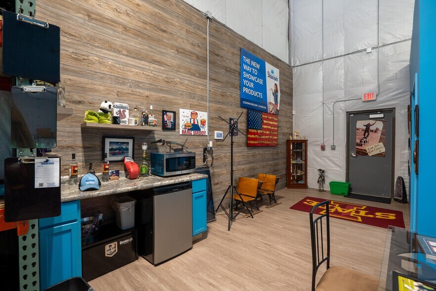 More Photos Of 2404 Robinson Ave NE, Bondurant Service For Lease