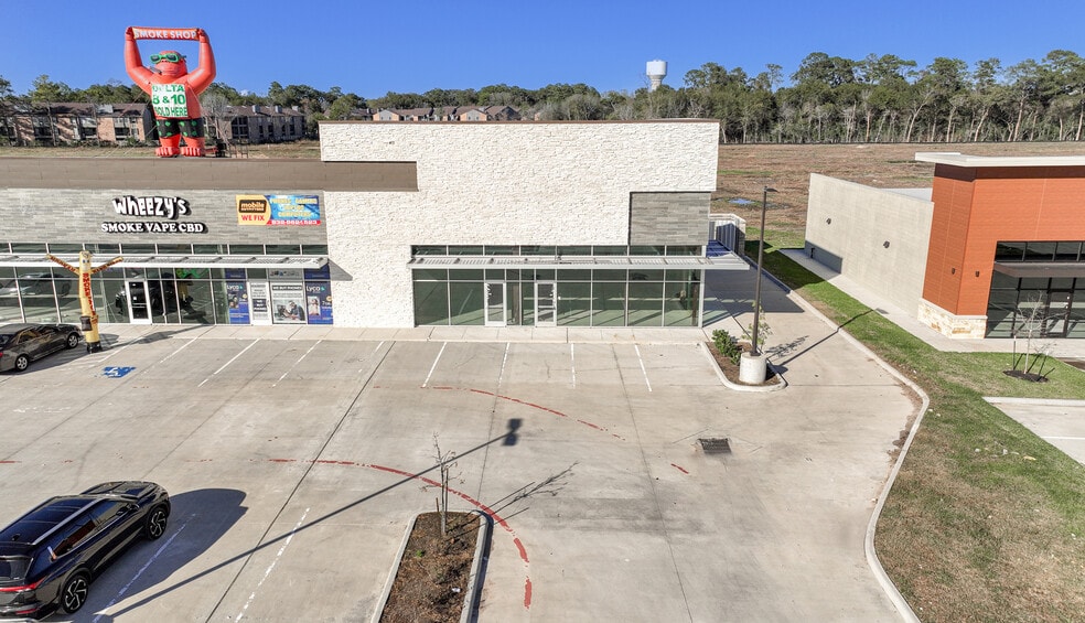 More Photos Of 650 W Rankin Rd, Houston Freestanding For Lease