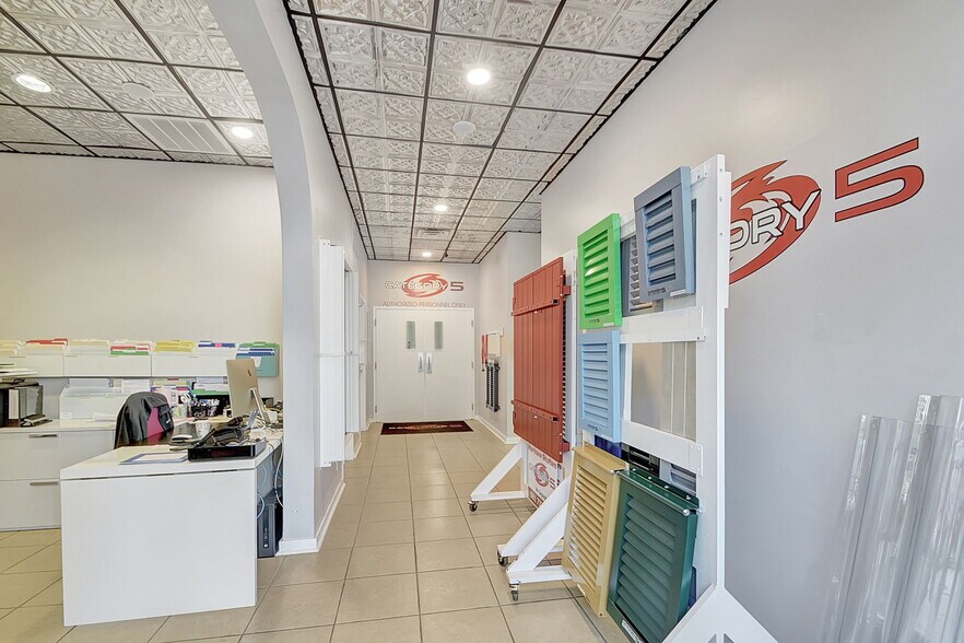 More Photos Of 7150 Seacrest Blvd, Lantana Showroom For Sale