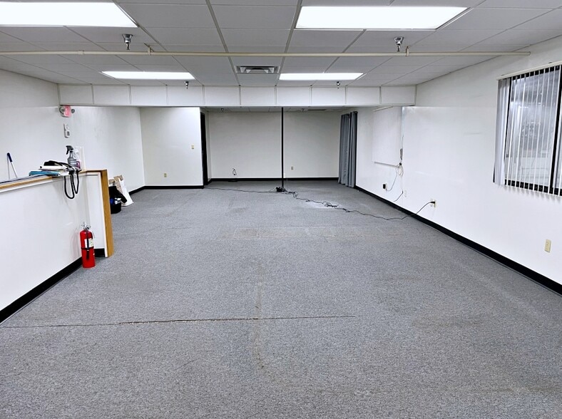 More Photos Of 34 Sullivan Rd, North Billerica Warehouse For Sale