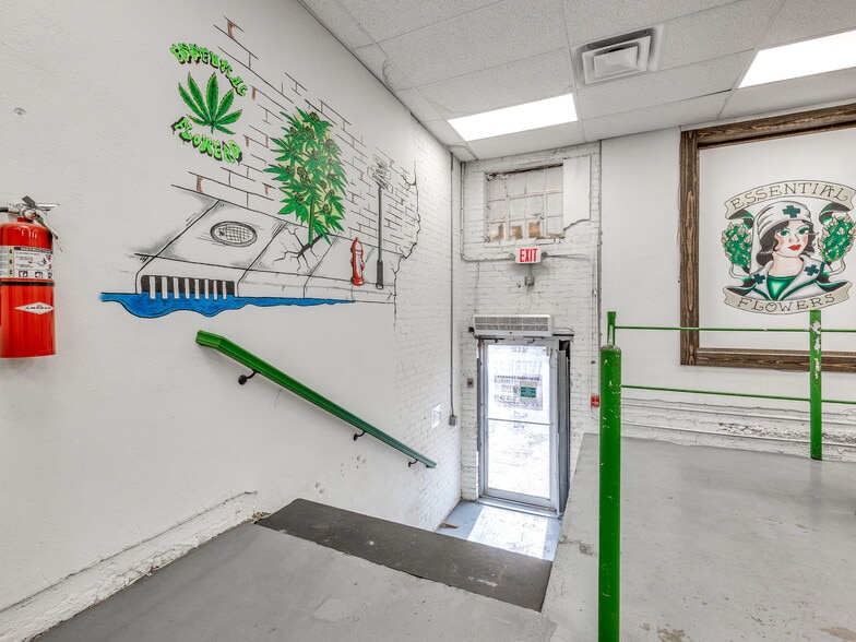 More Photos Of 212 W Main St, Shawnee Storefront Retail Office For Lease