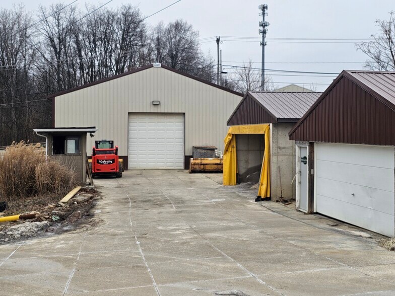 More Photos Of 295 Water St, Wadsworth Warehouse For Sale