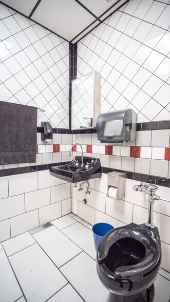 More Photos Of 29 Angel Dr, Leechburg Refrigeration Cold Storage For Sale