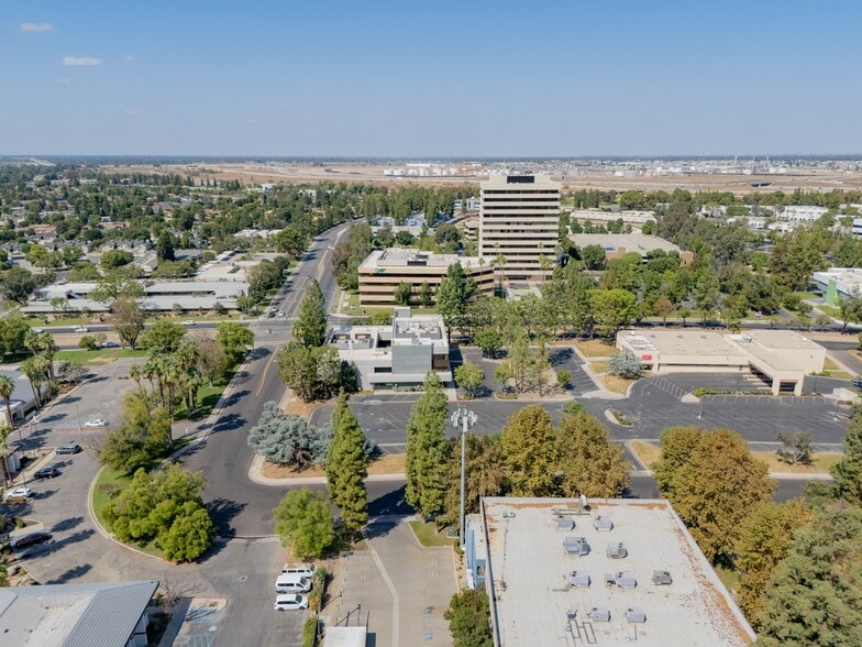 More Photos Of 5055 California Ave, Bakersfield Office For Sale