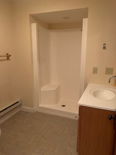 More Photos Of 400 1st Ave SW, Chisholm Apartments For Sale