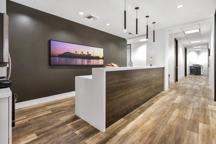 More Photos Of 3780 Kilroy Airport Way, Long Beach Coworking Space