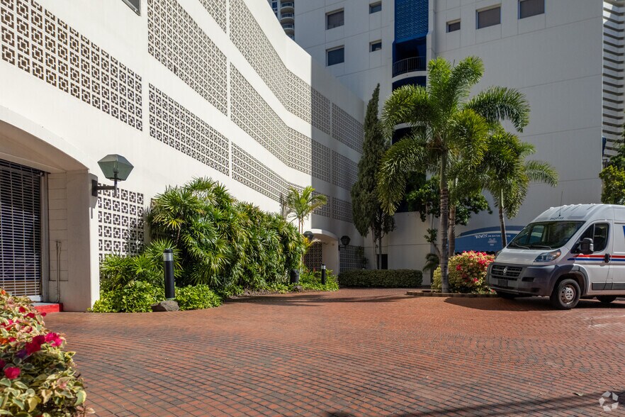 More Photos Of 400 Hobron Ln, Honolulu Apartments For Sale