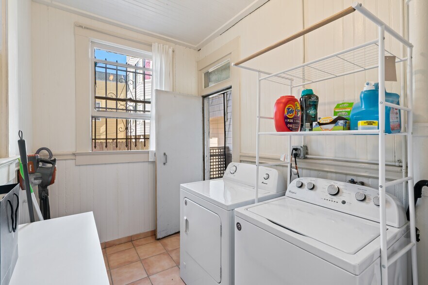 More Photos Of 123-127 Albion St, San Francisco Apartments For Sale