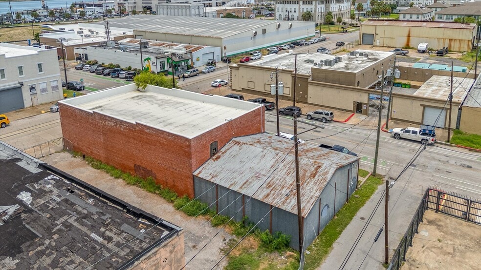 More Photos Of 1901 Strand St, Galveston Flex For Sale