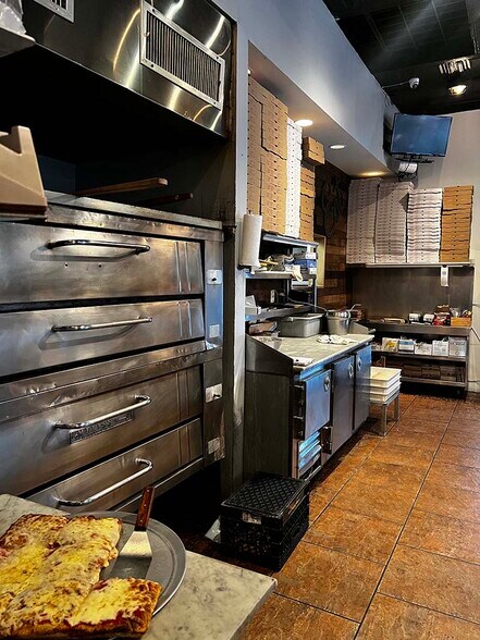 More Photos Of 500 Henderson Ave, Staten Island Restaurant For Sale