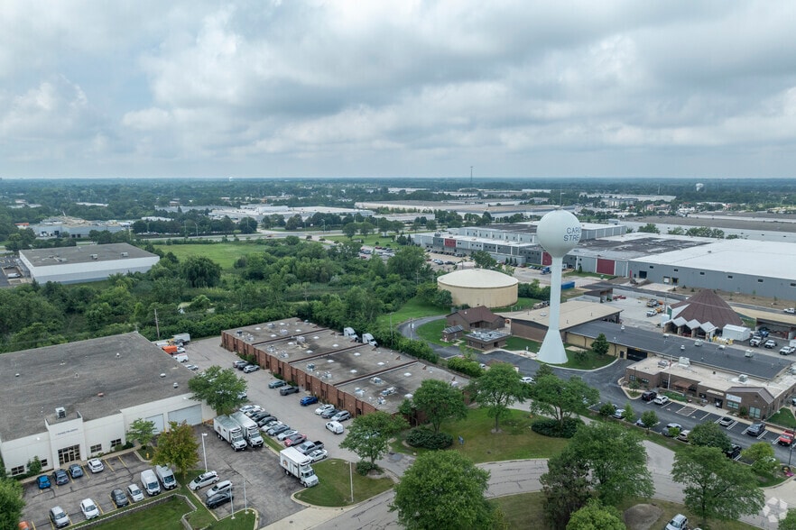 More Photos Of 350 Randy Rd, Carol Stream Warehouse For Lease