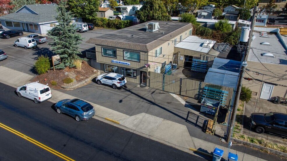 More Photos Of 8859-8863 SW Commercial St, Tigard Office For Sale