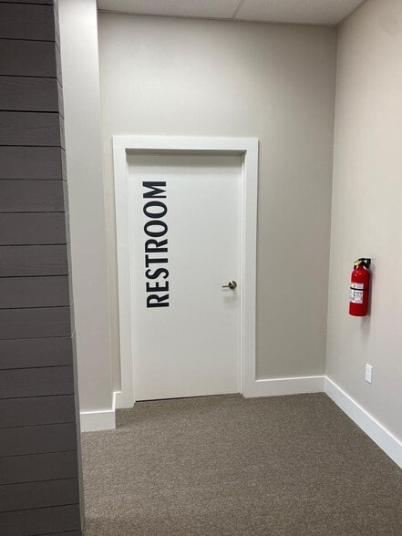 More Photos Of 2811 Airline Dr, Houston Unknown For Lease