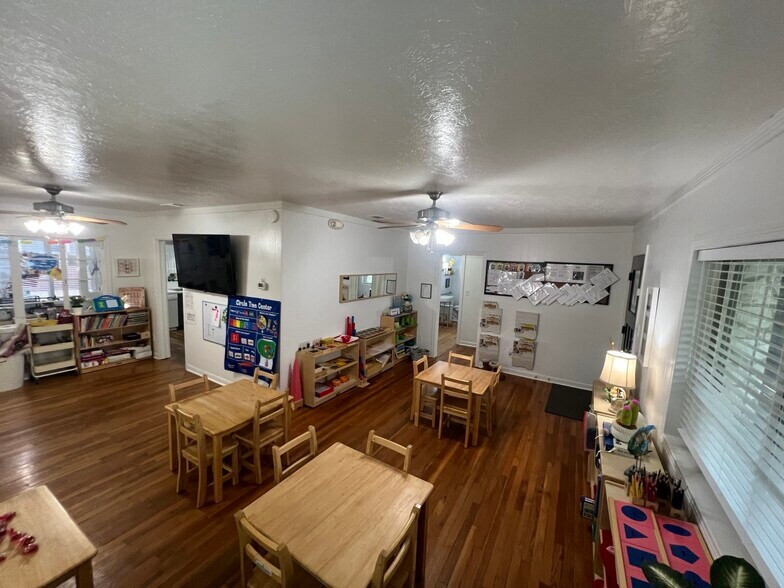 More Photos Of 405 W Main St, Round Rock Daycare Center For Sale