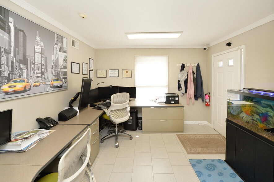 More Photos Of 24 Farview Ter, Paramus Office For Sale