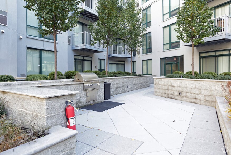 More Photos Of 121 Towne St, Stamford Apartments For Lease