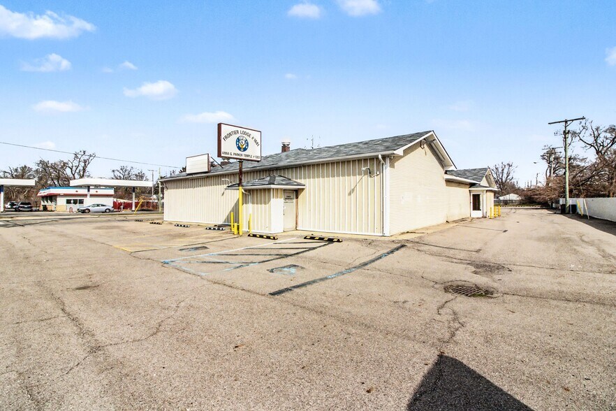 More Photos Of 1405 Ecorse Rd, Ypsilanti Freestanding For Sale