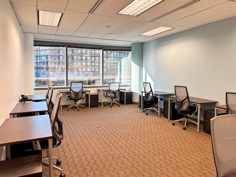 More Photos Of 203 N LaSalle St, Chicago Coworking Space