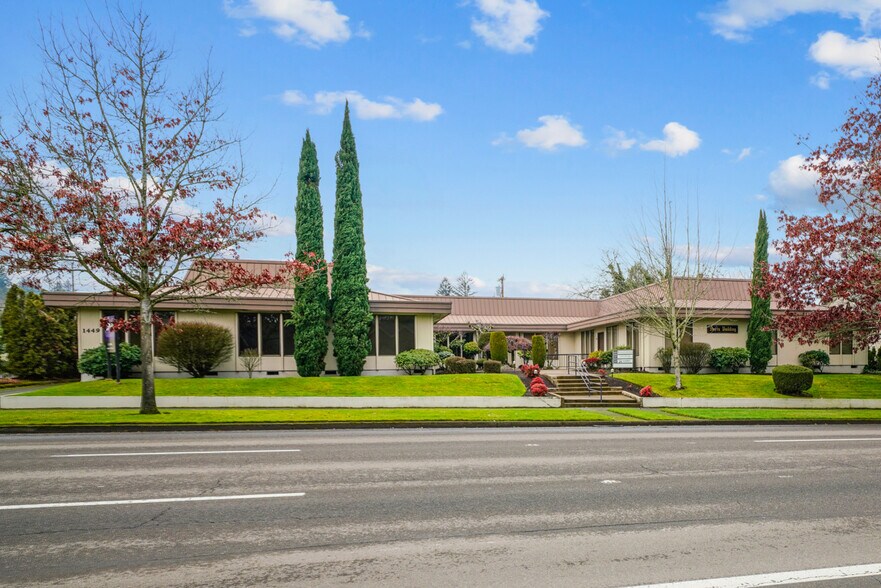 More Photos Of 1431-1449 Liberty St, Salem Office For Lease