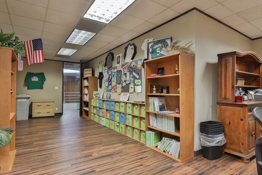 More Photos Of 12727 Featherwood Dr, Houston Medical For Sale