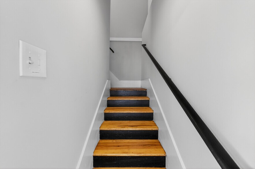 More Photos Of 208 St Marys St, Raleigh Loft Creative Space For Sale