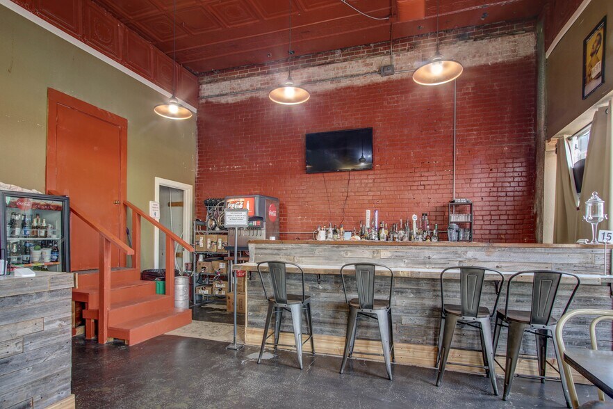 More Photos Of 308 E Don Tyler Ave, Dewey Storefront For Sale