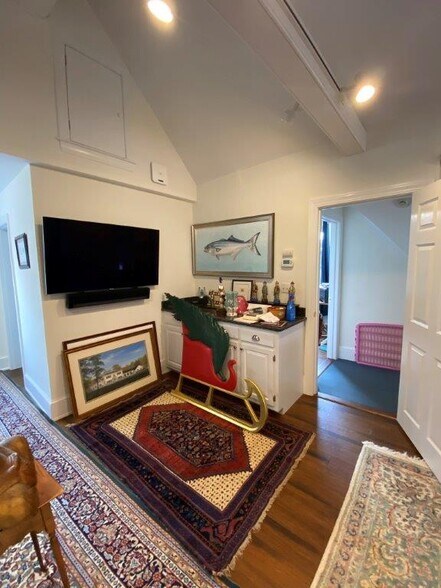 More Photos Of 1-13 Willow St, Yarmouth Port Unknown For Lease