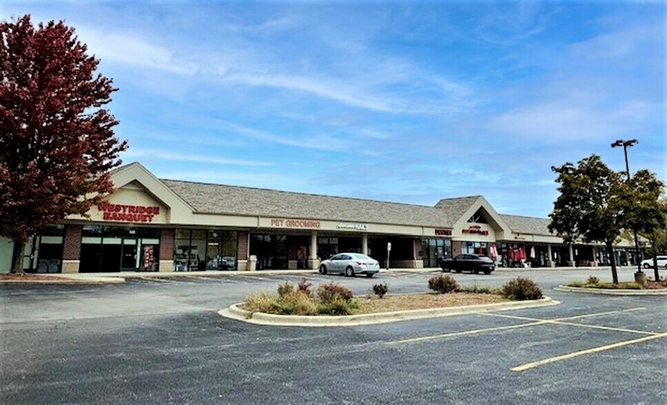 More Photos Of 626-654 E State Rd, Island Lake Storefront Retail Office For Lease