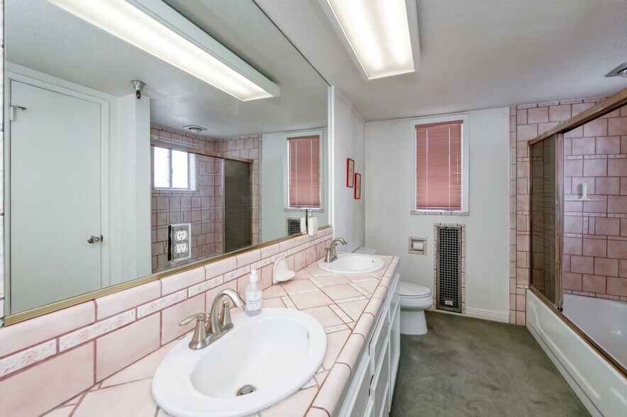 More Photos Of 916 E Divisadero St, Fresno Funeral Home For Sale